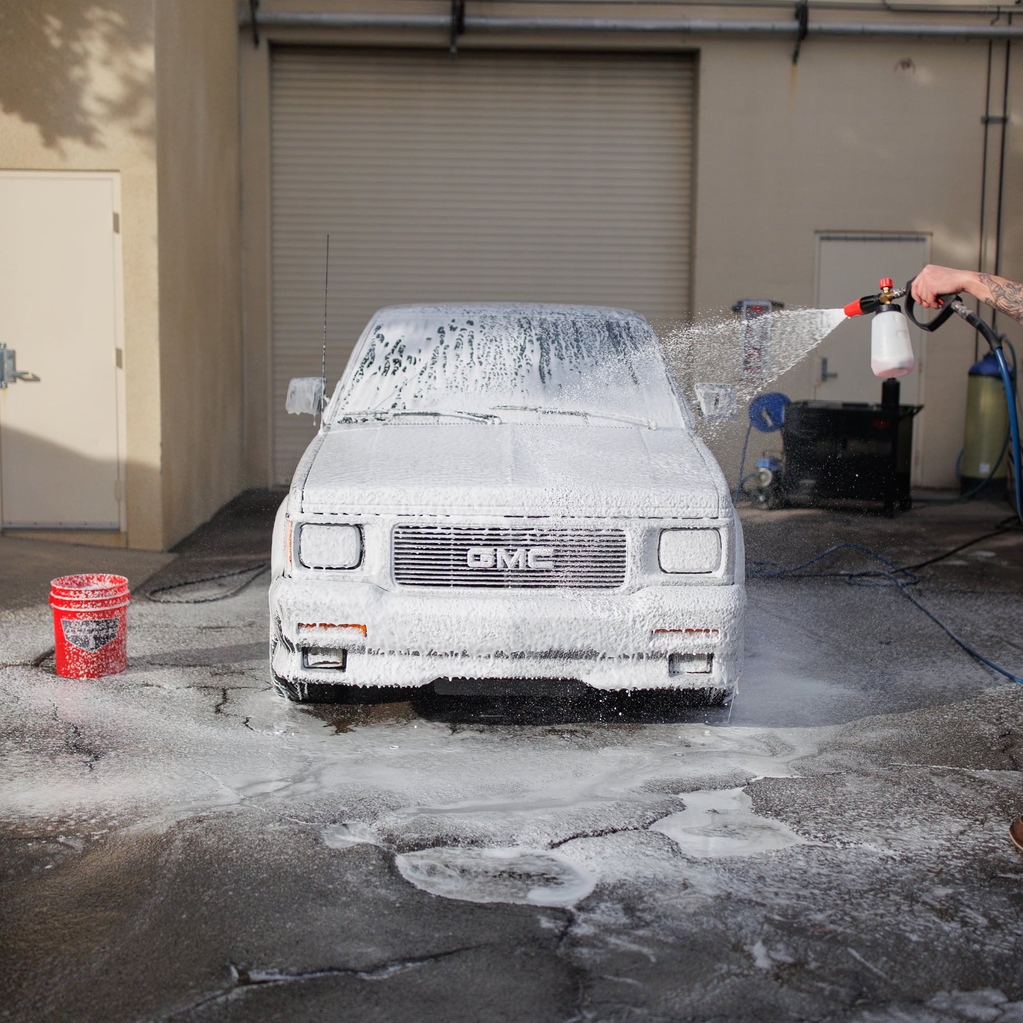 Jay Leno's Garage Wash & Gloss 8-Piece Detailing Bucket Kit - Wash, Clean & Protect